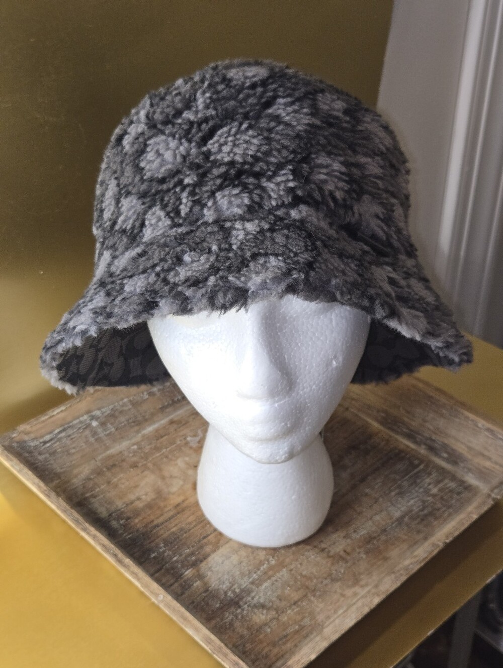 Coach Sherpa Bucket Hat Black Graphite Signature C Faux Fur Size M/L NWT CB657